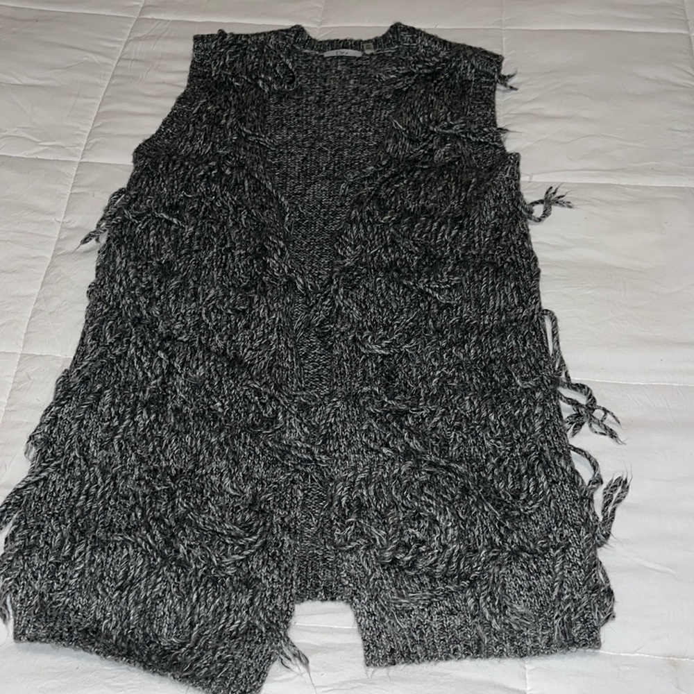 Dex grey knit shaggy sweater vest size Small EUC!